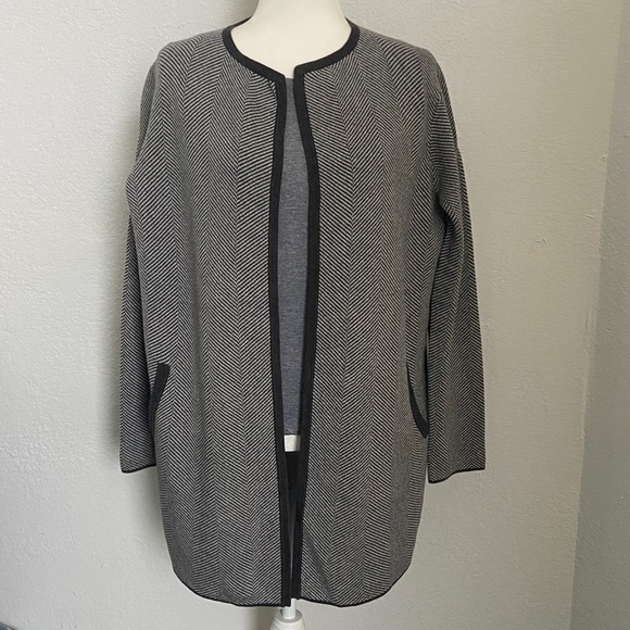 Women's 2-tone grey chevron pattern knit Cardigan, J. Crew size Small - Picture 3 of 10